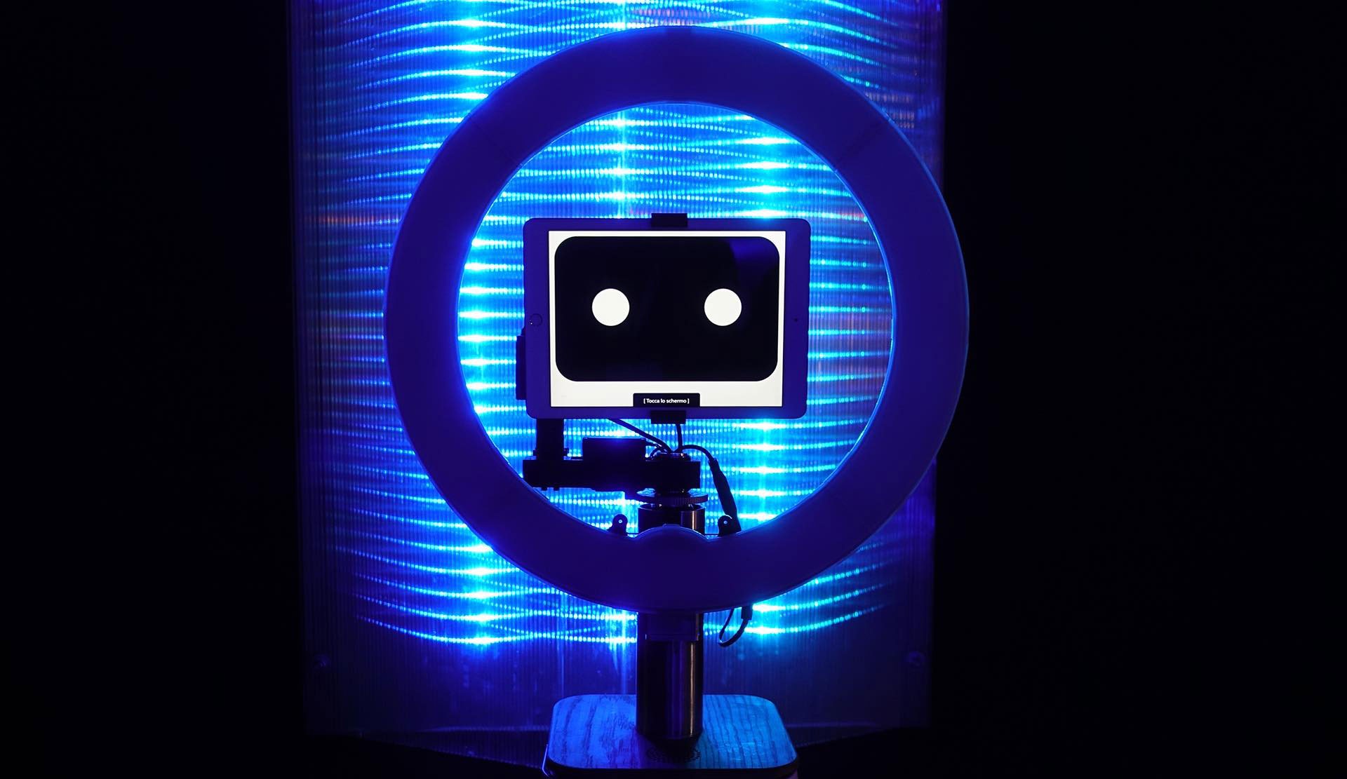 social-hubb-Robotic-Photobooth